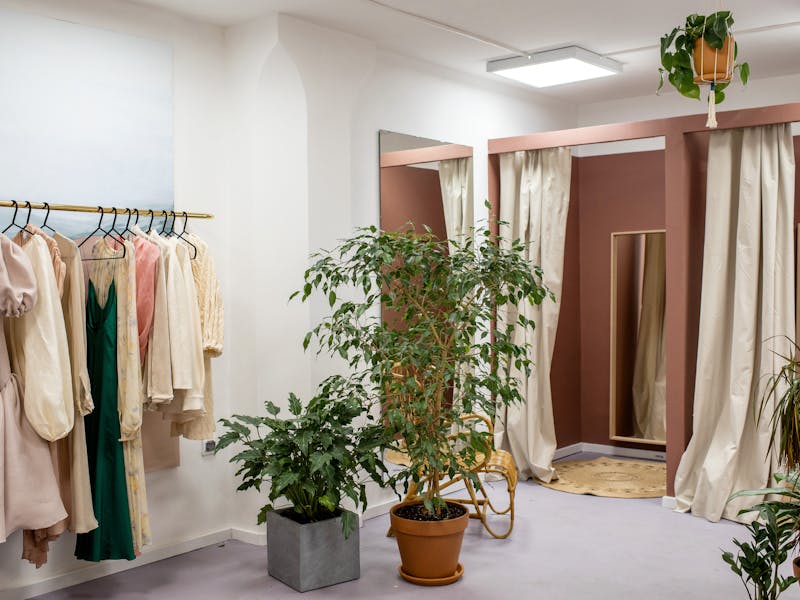 The Bowie — front-of-house lockers for retail, hospitality and coat checks